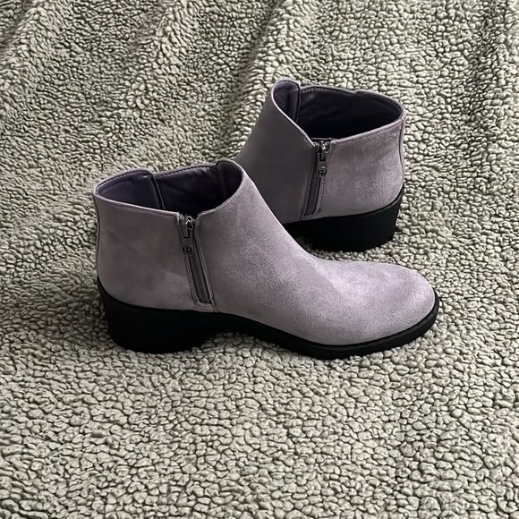 Bzees size 10M ankle boots gray - Picture 3 of 8